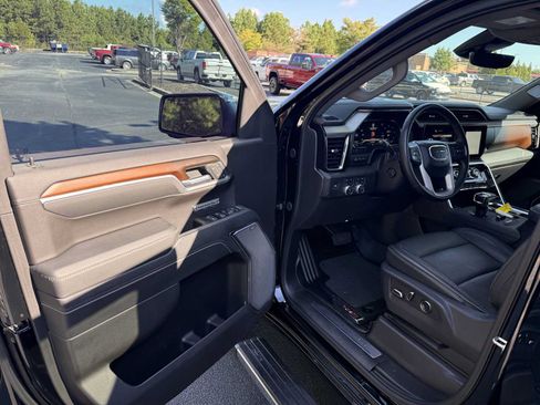 Used 2025 GMC Sierra 1500 Denali w/ Denali Reserve Package AWD/4WD image 9