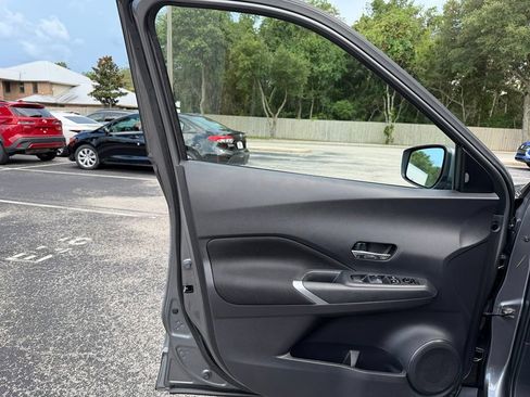 Used 2021 Nissan Kicks SV FWD image 31