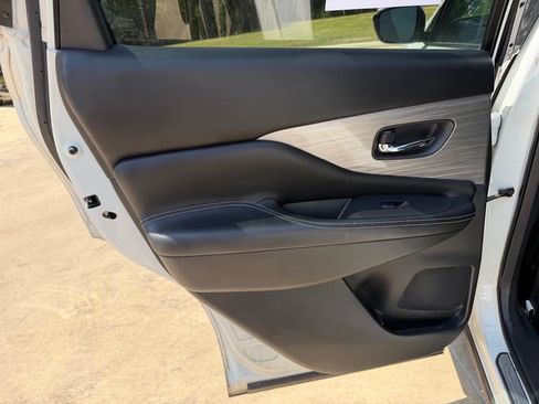 Used 2016 Nissan Murano SV w/ Premium Package FWD image 15