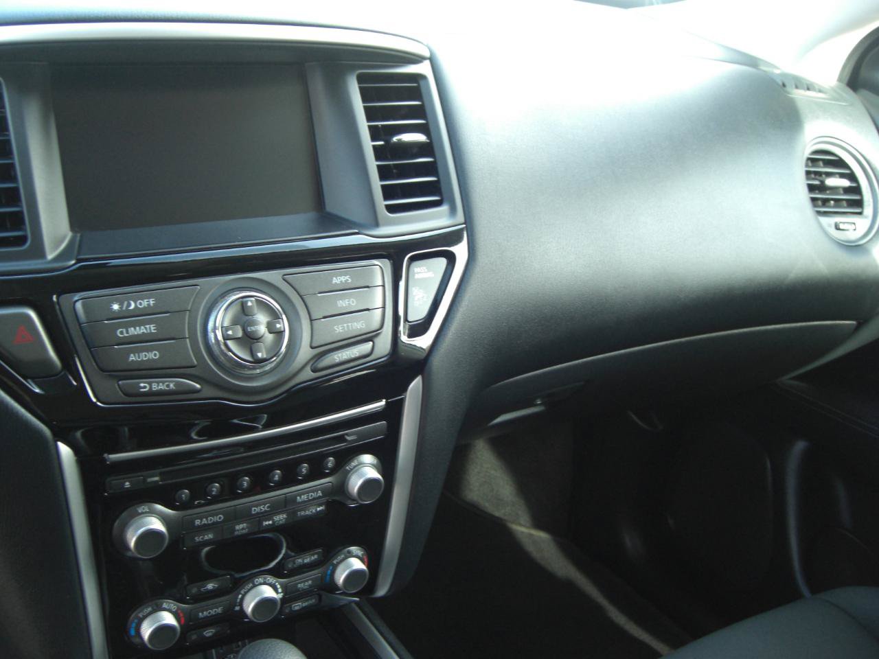 Used 2020 Nissan Pathfinder S FWD image 9