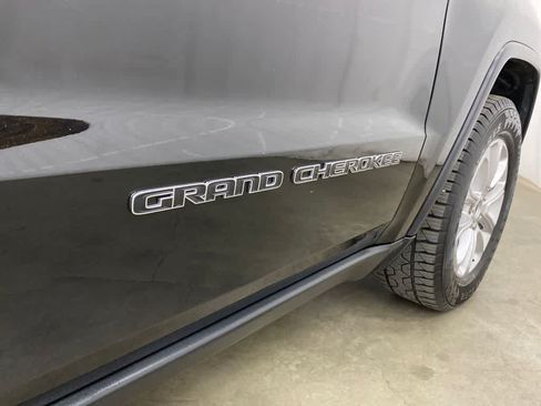 Used 2021 Jeep Grand Cherokee Laredo w/ Security & Convenience Group AWD/4WD image 10