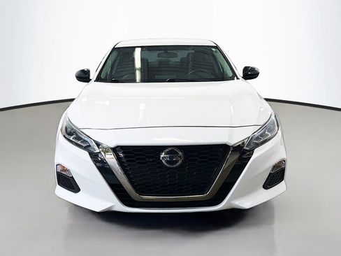 Used 2019 Nissan Altima 2.5 SR FWD image 2