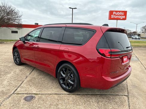 New 2026 Chrysler Pacifica Select w/ S Appearance Package FWD image 3