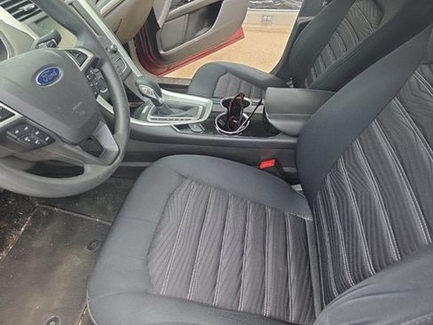 Used 2016 Ford Fusion SE FWD image 4