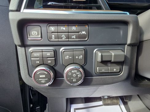New 2026 Chevrolet Suburban High Country AWD/4WD image 18