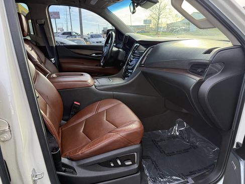Used 2015 Cadillac Escalade Premium image 9