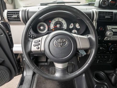 Used 2010 Toyota FJ Cruiser 4WD image 11