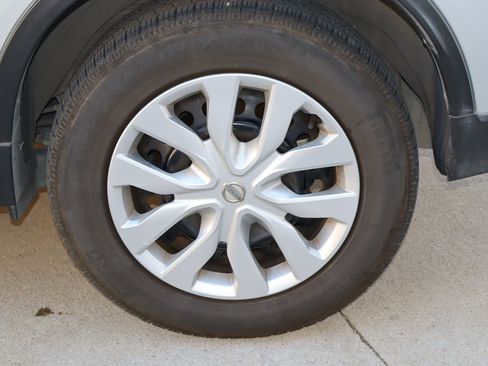 Used 2017 Nissan Rogue S FWD image 25