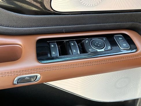 Used 2021 Lincoln Aviator Reserve w/ Equipment Group 201A RWD image 11