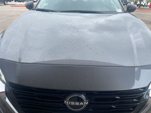 Used 2024 Nissan Altima 2.5 SV image 2