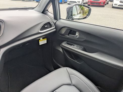 New 2026 Chrysler Voyager LX FWD image 16