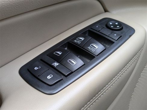 Used 2021 Jeep Grand Cherokee Limited w/ Luxury Group II image 34