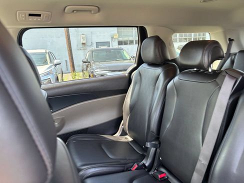 Used 2026 Kia Carnival FWD image 41