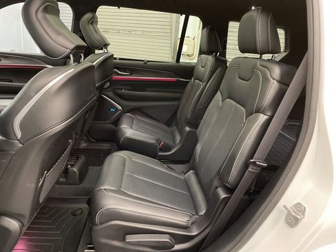 Used 2021 Jeep Grand Cherokee L Overland w/ Luxury Tech Group IV AWD/4WD image 24