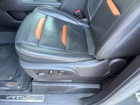Used 2025 GMC Sierra 1500 AT4 w/ AT4 Premium Package AWD/4WD image 8
