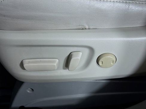 Used 2013 Toyota Sienna XLE image 12