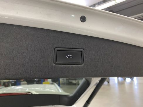 Used 2022 Volkswagen Tiguan SE image 10