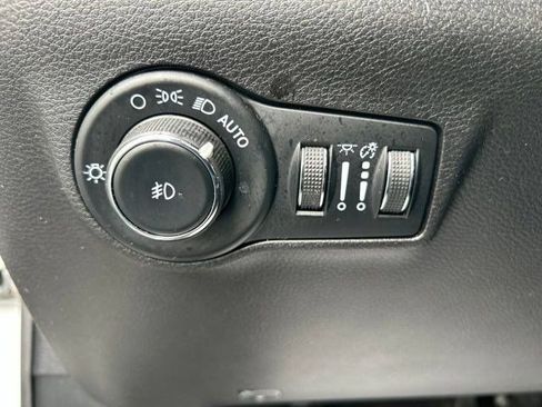 Used 2023 Jeep Compass Latitude w/ Convenience Group AWD/4WD image 19