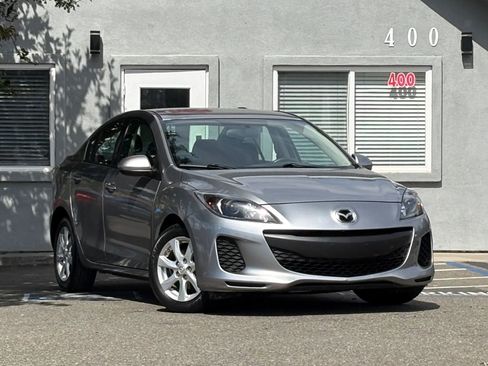 Used 2010 MAZDA MAZDA3 i Touring FWD image 3