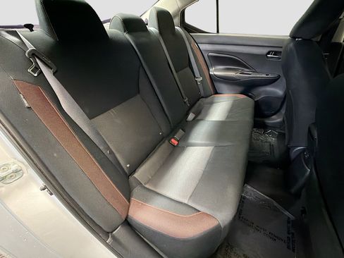 Used 2022 Nissan Versa SR image 14