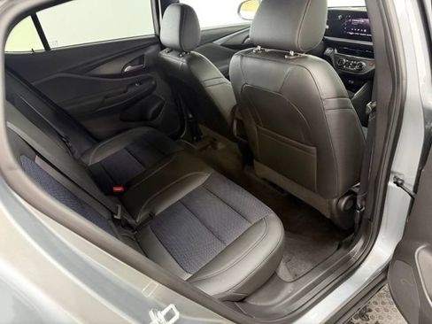 Used 2025 Buick Envista Preferred w/ Convenience I Package FWD image 38