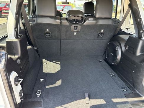Used 2018 Jeep Wrangler Unlimited Sahara w/ Dual Top Group AWD/4WD image 22