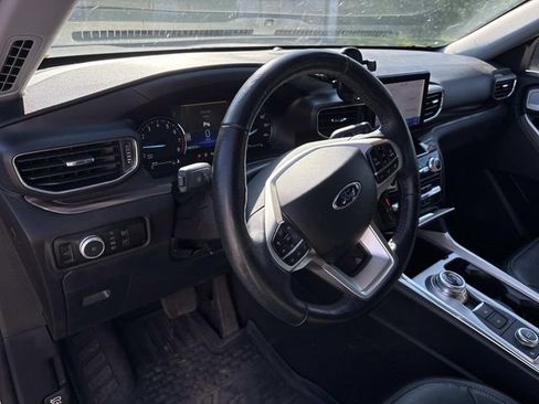 Used 2023 Ford Explorer Limited image 11