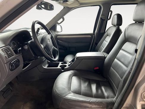 Used 2003 Ford Explorer XLT image 7