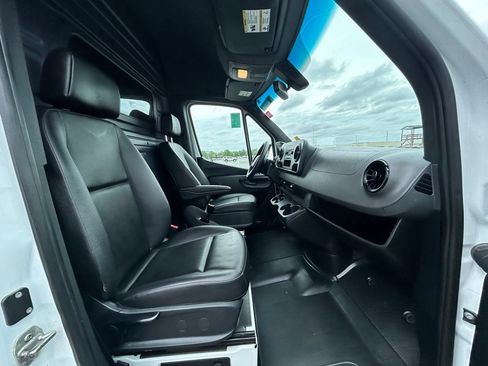 Used 2023 Mercedes-Benz Sprinter 2500 image 13