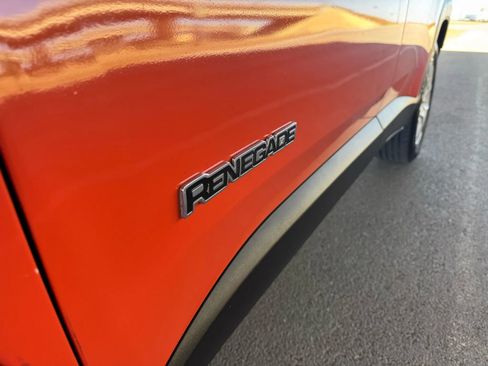 Used 2018 Jeep Renegade Latitude image 9
