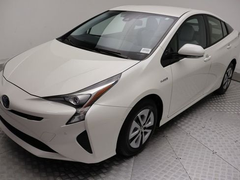 Used 2018 Toyota Prius Four FWD image 2