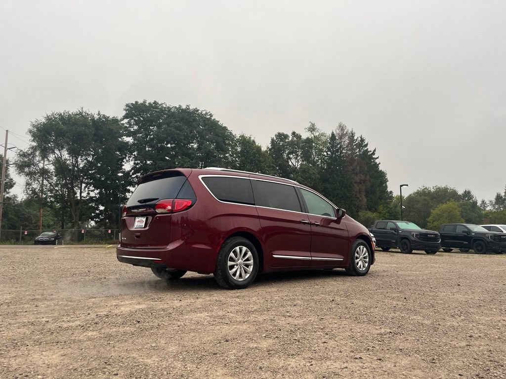 Used 2019 Chrysler Pacifica Touring-L FWD image 7