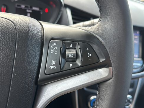 Used 2022 Chevrolet Trax LT w/ Driver Confidence Package image 30