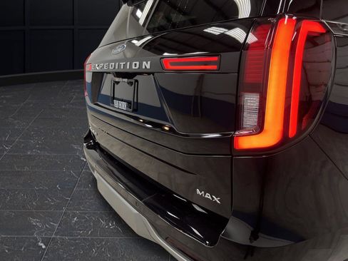 Used 2025 Ford Expedition Max Platinum w/ Platinum Ultimate Package image 39