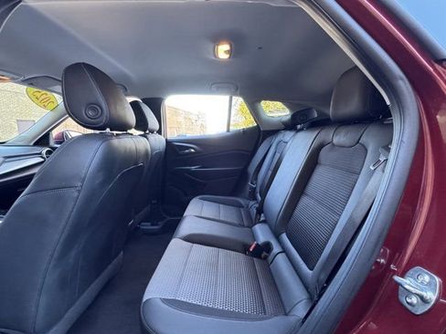 Used 2025 Chevrolet Trax LT w/ LT Convenience Package image 15