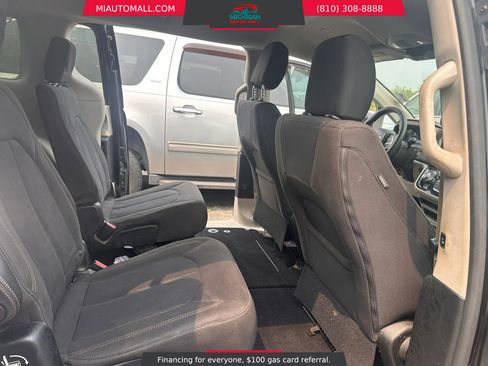 Used 2018 Chrysler Pacifica Touring Plus FWD image 23