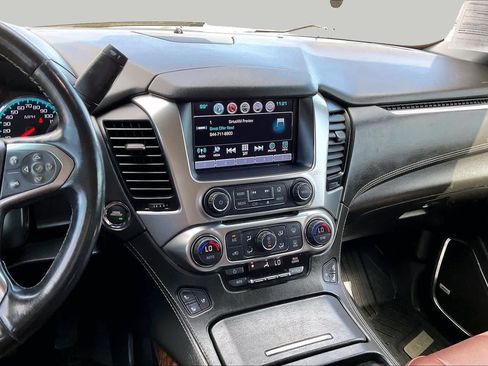 Used 2020 Chevrolet Suburban Premier w/ Premier Plus Edition RWD image 7