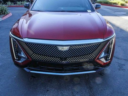 New 2025 Cadillac Lyriq Luxury image 11