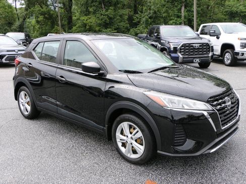 Used 2023 Nissan Kicks S FWD image 10