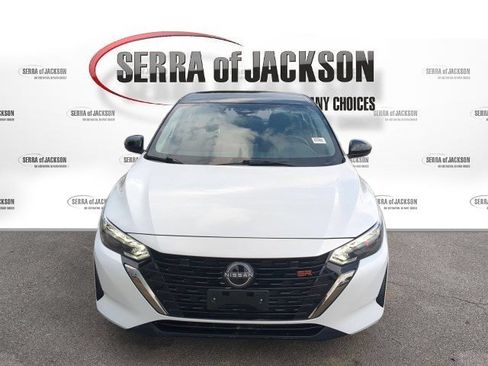 Used 2025 Nissan Sentra SR FWD image 2