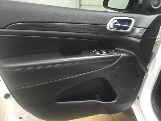 Used 2019 Jeep Grand Cherokee Altitude AWD/4WD image 18