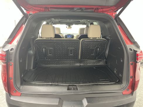 Certified 2023 Chevrolet Traverse LT w/ LT Premium Package image 35