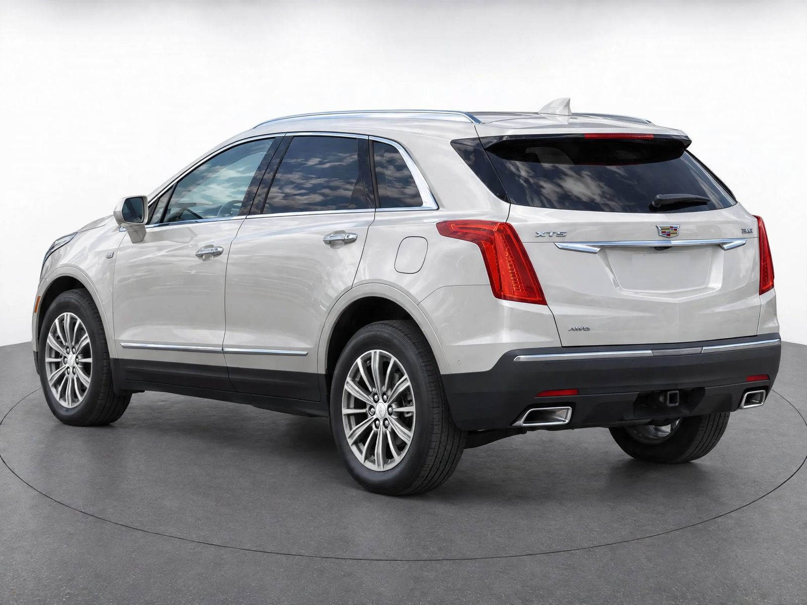 Used 2017 Cadillac XT5 Luxury AWD/4WD image 3