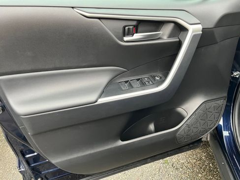 Used 2025 Toyota RAV4 XLE image 20