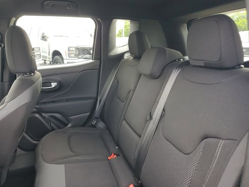 Used 2022 Jeep Renegade Altitude w/ Convenience Group AWD/4WD image 12