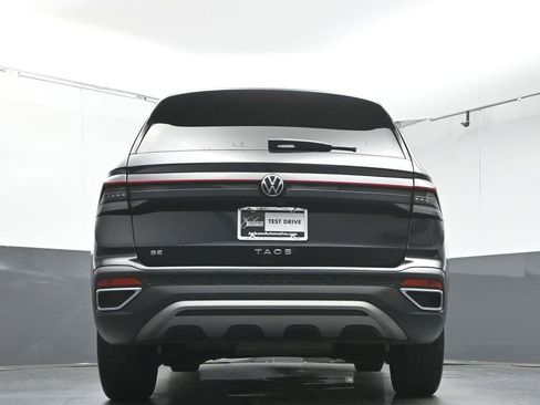 Used 2025 Volkswagen Taos SE FWD image 35