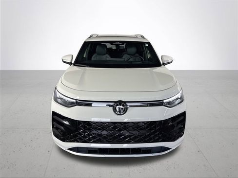 New 2026 Volkswagen Tiguan SEL R-Line image 3