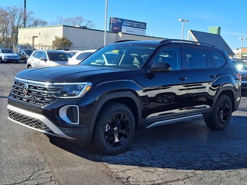 New 2026 Volkswagen Atlas Peak Edition image 2