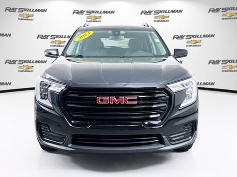 Used 2023 GMC Terrain SLE w/ Driver Convenience Package FWD image 2