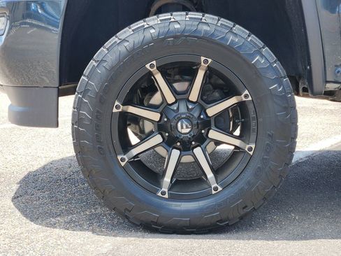 Used 2018 GMC Sierra 1500 SLT w/ All Terrain Package AWD/4WD image 8